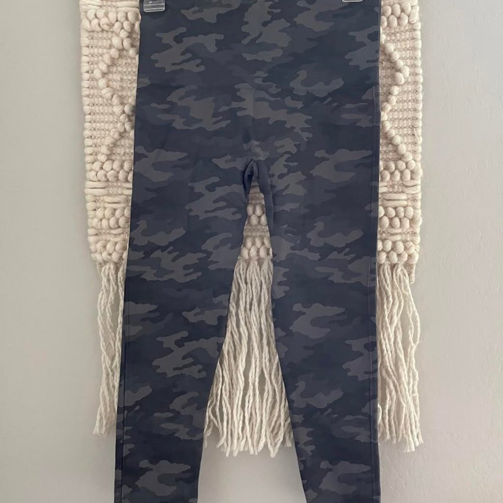 Spanx Seamless Leggings in Camo Grey